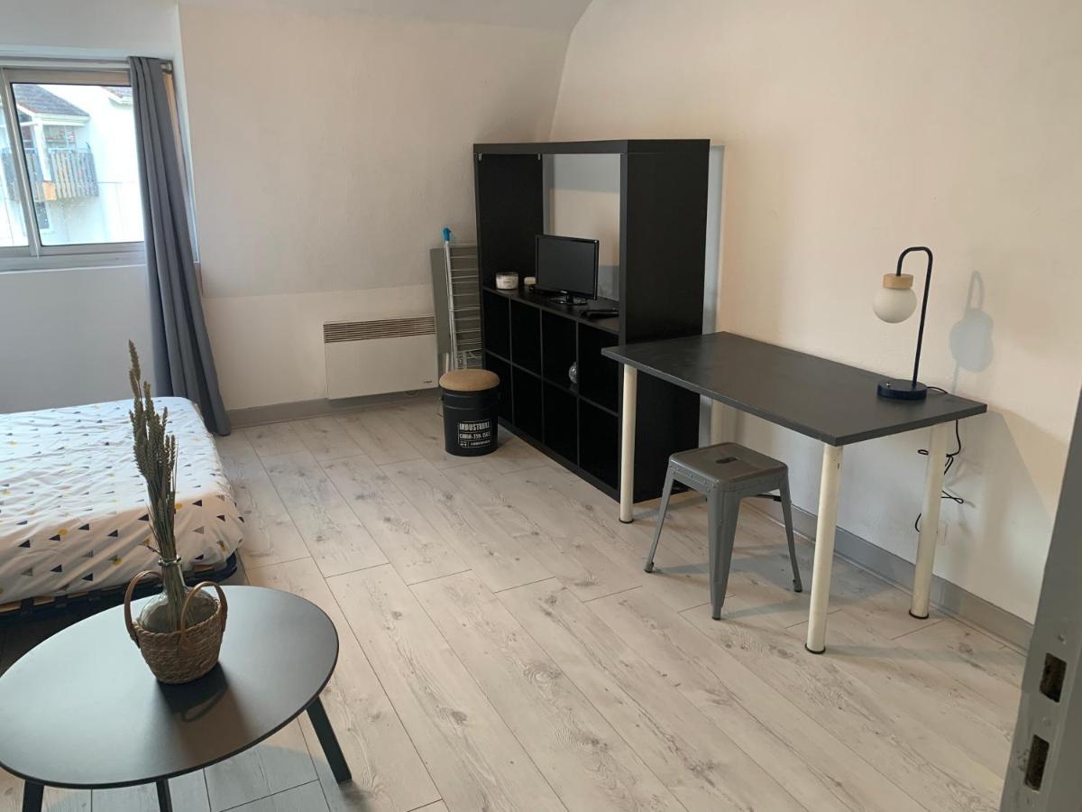 Апартаменти Joli Studio Avec Garage Prive Тарб Екстер'єр фото